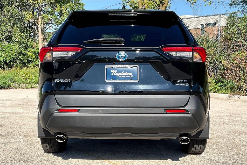 Used 2021 Toyota RAV4 XLE w/ Convenience Package AWD/4WD image 4
