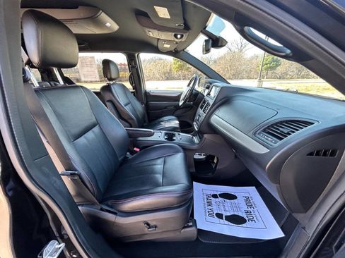 Used 2019 Dodge Grand Caravan GT image 16