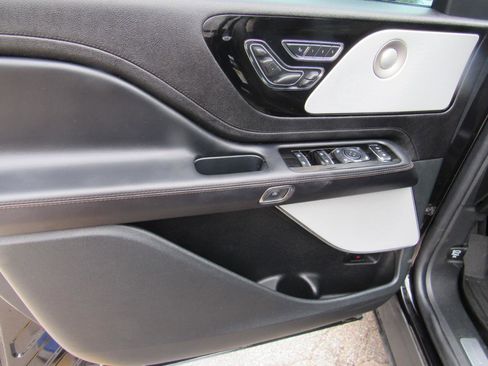 Used 2023 Lincoln Aviator Reserve w/ Equipment Group 201A AWD/4WD image 15