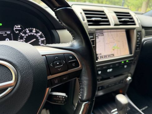 Used 2021 Lexus GX 460 Premium w/ Accessory Package AWD/4WD image 25