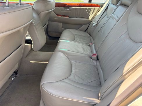 Used 2003 Lexus LS 430 RWD image 6