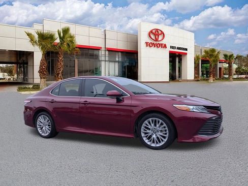 Used 2019 Toyota Camry XLE image 1