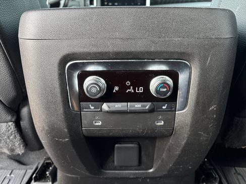 Used 2022 GMC Yukon XL Denali AWD/4WD image 18
