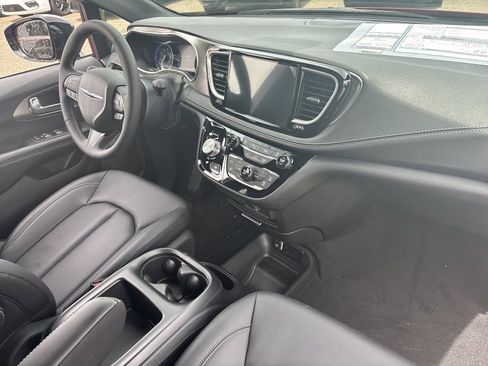 New 2026 Chrysler Pacifica Select w/ S Appearance Package FWD image 9