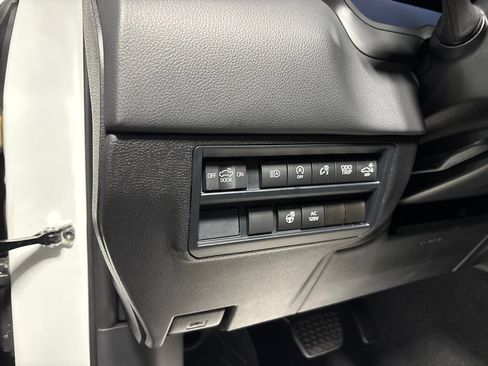 Used 2024 Toyota Tundra Limited AWD/4WD image 16