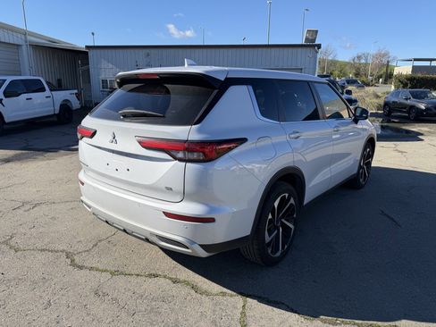 Used 2024 Mitsubishi Outlander FWD image 5