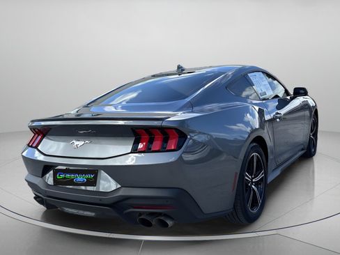 Used 2025 Ford Mustang Premium image 3