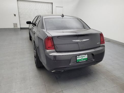 Used 2019 Chrysler 300 Touring w/ Sport Appearance Package RWD image 6