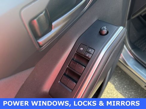 Used 2020 Toyota Highlander LE image 14