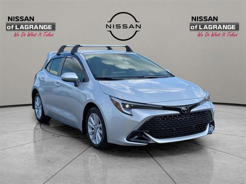 Used 2023 Toyota Corolla SE image 3