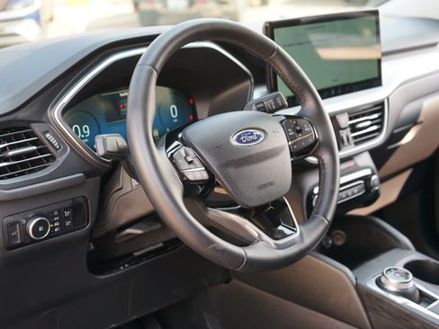 Used 2025 Ford Escape Platinum AWD/4WD image 17
