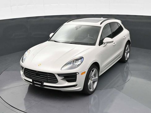 Certified 2020 Porsche Macan Turbo AWD/4WD image 29