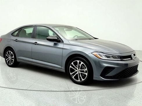 Used 2025 Volkswagen Jetta Sport FWD image 3