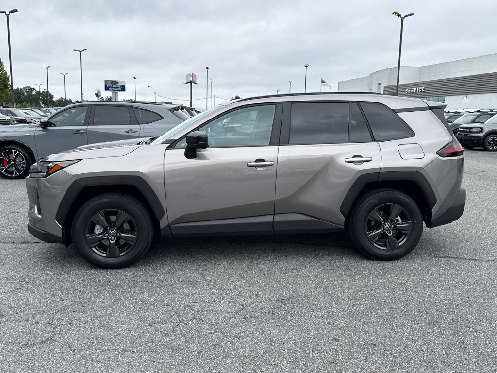 Used 2026 Toyota RAV4 LE AWD/4WD image 4
