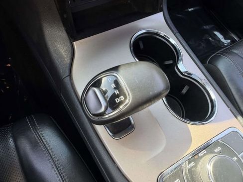 Used 2015 Jeep Grand Cherokee Limited w/ Luxury Group II image 26