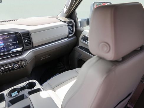 Used 2025 Chevrolet Silverado 3500 LTZ image 29