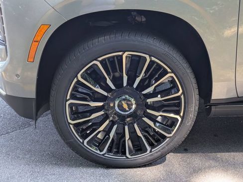 New 2026 Chevrolet Suburban High Country AWD/4WD image 7