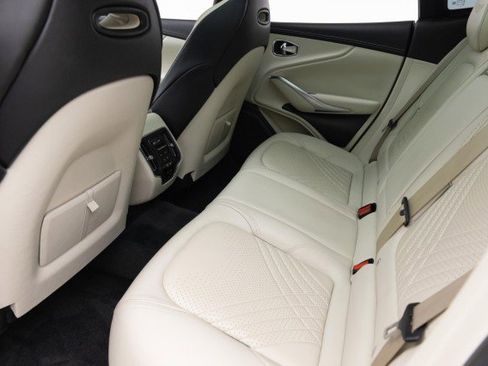 Used 2021 Aston Martin DBX image 38