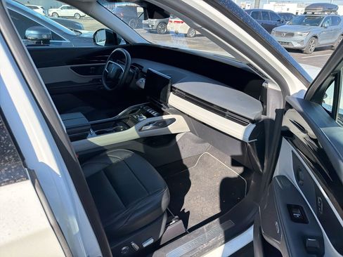 Used 2024 Lincoln Nautilus Reserve w/ Equipment Group 202A image 6