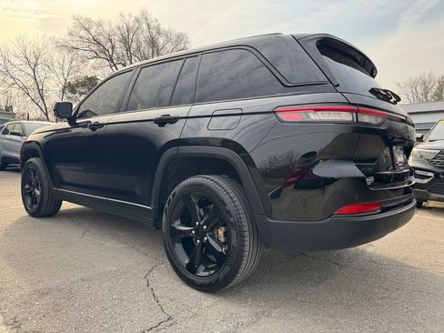 Used 2023 Jeep Grand Cherokee Limited w/ Black Appearance Package image 7