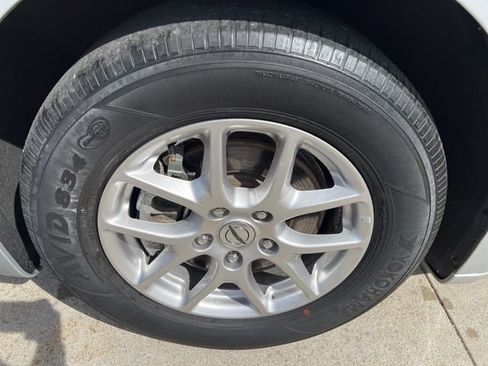 Used 2024 Chrysler Pacifica Touring-L image 9