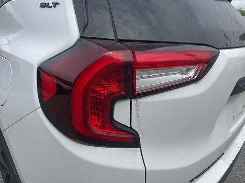 Used 2022 GMC Terrain SLT w/ Infotainment Package II AWD/4WD image 9