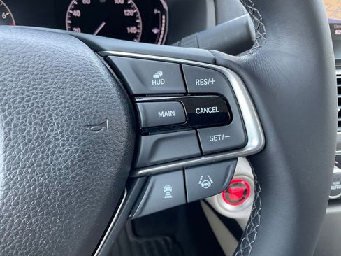 Used 2018 Honda Accord Touring image 14