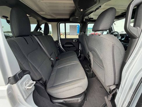 Used 2024 Jeep Wrangler Unlimited Sahara AWD/4WD image 24