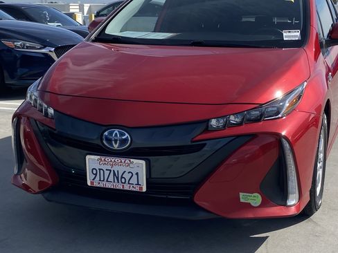 Certified 2022 Toyota Prius Prime XLE image 6