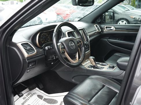 Used 2017 Jeep Grand Cherokee Overland AWD/4WD image 12