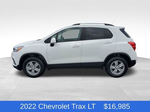 Certified 2022 Chevrolet Trax LT w/ LT Convenience Package image 2