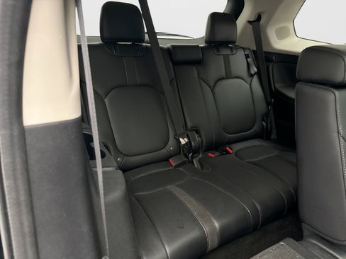 Used 2023 Honda Pilot Touring image 19