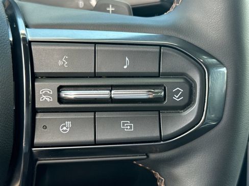 Certified 2025 GMC Yukon XL AT4 w/ AT4 Premium Package AWD/4WD image 23