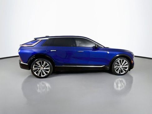 Used 2024 Cadillac Lyriq Luxury AWD/4WD image 8