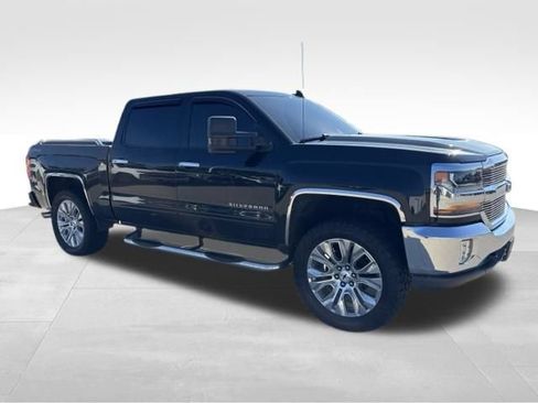 Used 2018 Chevrolet Silverado 1500 LT w/ All Star Edition AWD/4WD image 7