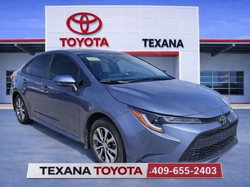 Used 2025 Toyota Corolla LE image 1