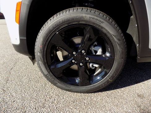 New 2025 Jeep Grand Cherokee Limited w/ Luxury Tech Group II RWD image 11