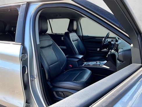 Used 2024 Ford Explorer Limited image 9