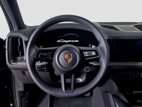 Used 2025 Porsche Cayenne image 8