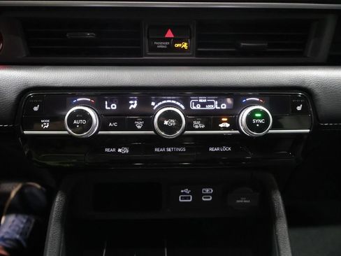 Used 2025 Honda Pilot EX-L image 32