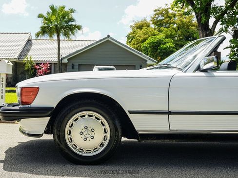 Used 1987 Mercedes-Benz 560 SL image 4