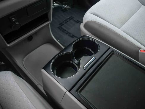 Used 2020 Toyota Sienna LE w/ Carpet Mat Package FWD image 20
