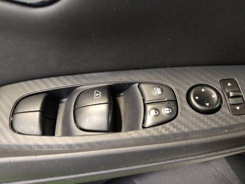 Used 2025 Nissan Sentra SV image 27