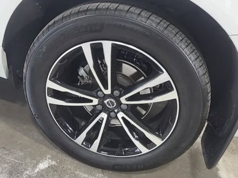 Used 2021 Volvo XC60 T5 Momentum AWD/4WD image 6