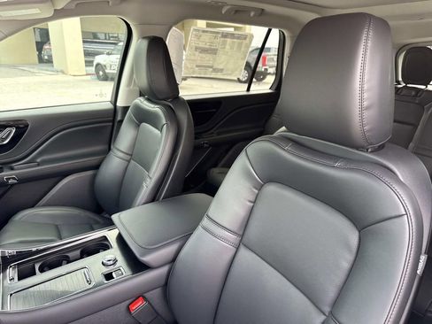 New 2026 Lincoln Aviator AWD w/ Jet Appearance Package image 22