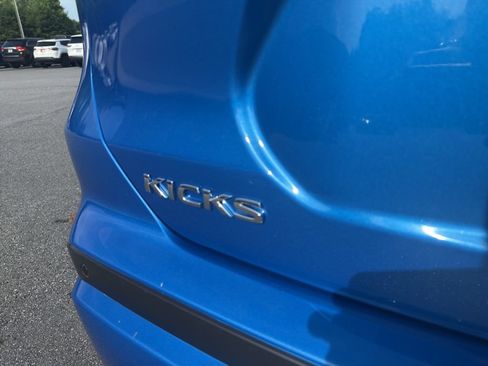 Used 2023 Nissan Kicks S FWD image 9