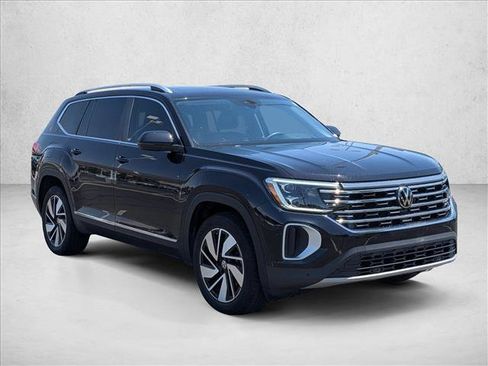 Used 2024 Volkswagen Atlas SEL AWD/4WD image 3
