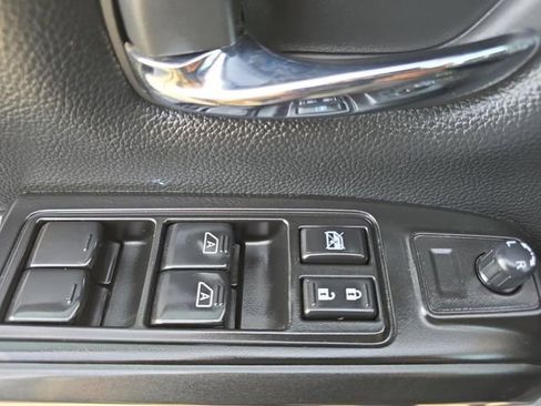 Used 2024 Nissan Titan PRO-4X image 27