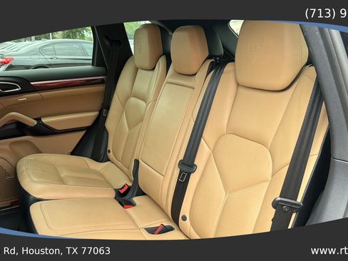 Used 2018 Porsche Cayenne AWD/4WD image 30