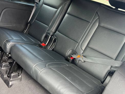 Used 2024 GMC Yukon XL SLE w/ Gmc Pro Safety Plus Package RWD image 12